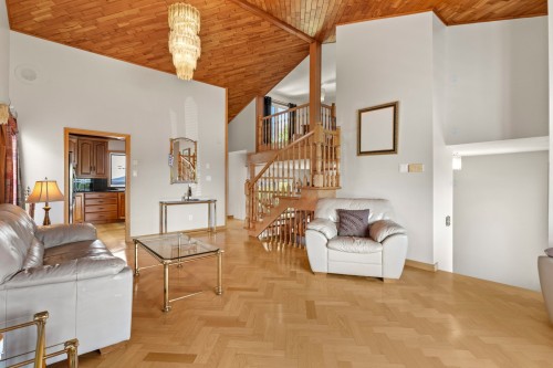 Salon - 240 Rue Bissonnette, Papineauville, QC - Indoor Photo Showing Living Room