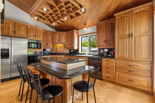 Cuisine - 240 Rue Bissonnette, Papineauville, QC - Indoor Photo Showing Kitchen
