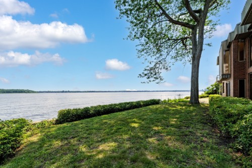 Cour - 20240 Ch. Lakeshore, Baie-D'Urfé, QC - Outdoor With Body Of Water With View