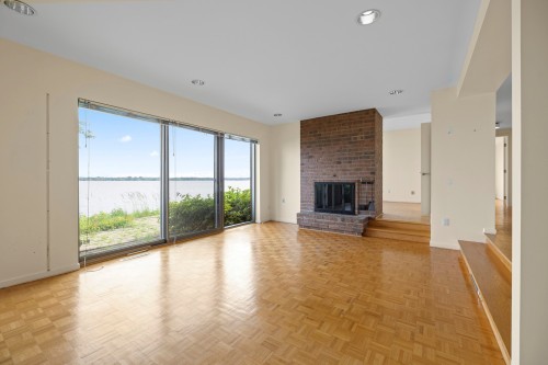 Salon - 20240 Ch. Lakeshore, Baie-D'Urfé, QC - Indoor Photo Showing Living Room With Fireplace