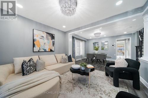 151 Baldwin Drive, Cambridge, ON - Indoor Photo Showing Living Room