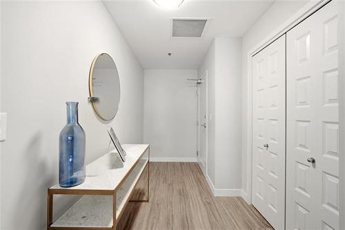 701-300 Centre St, Winnipeg, MB 