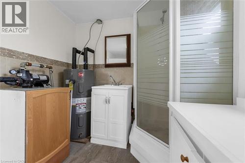 Bathroom - 87 Mud Street E, Grimsby, ON 