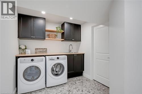 4285 Couples Crescent, Burlington, ON - Indoor Photo Showing Laundry Room