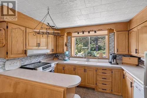 58 Blaffert, Wahnapitae, ON - Indoor Photo Showing Kitchen With Double Sink