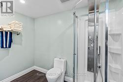 Full oversized 3 pc bathroom. - 