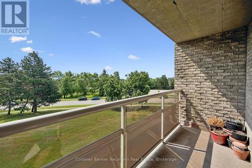 405 - 93 Westwood Road, Guelph (Willow West/Sugarbush/West Acres), ON 