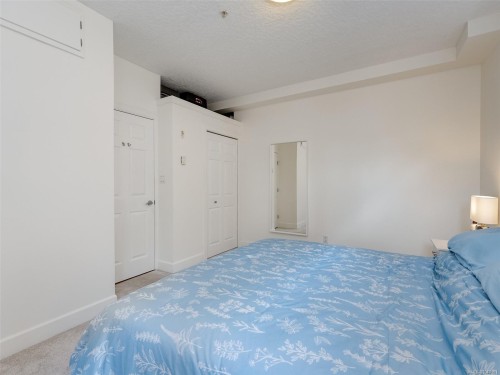 #204-76 Gorge Rd West, Saanich, BC - Indoor Photo Showing Bedroom
