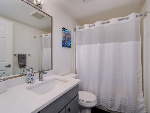 #204-76 Gorge Rd West, Saanich, BC - Indoor Photo Showing Bathroom
