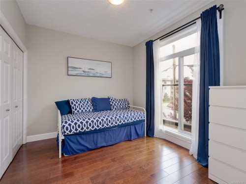 #204-76 Gorge Rd West, Saanich, BC - Indoor Photo Showing Bedroom