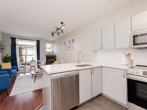 #204-76 Gorge Rd West, Saanich, BC - Indoor Photo Showing Kitchen