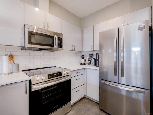 #204-76 Gorge Rd West, Saanich, BC - Indoor Photo Showing Kitchen With Stainless Steel Kitchen