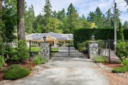 716 Cromarty Ave North Saanich, BC V8L 5G6