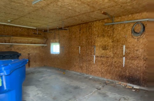 Garage - 31 Rue Principale E., Latulipe-Et-Gaboury, QC - Indoor Photo Showing Other Room