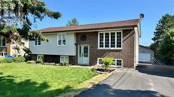 118 Hillcrest Drive  Lively, ON P3Y 1A3