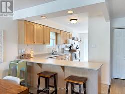 Kitchen with breakfast bar - 