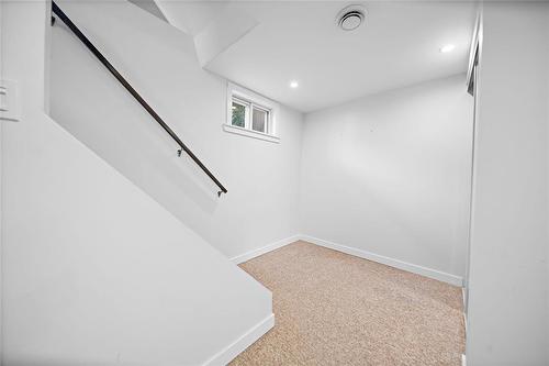 154 Thom Avenue E, Winnipeg, MB 