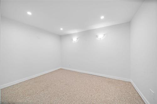 154 Thom Avenue E, Winnipeg, MB 
