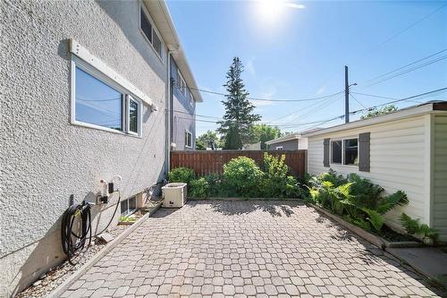 154 Thom Avenue E, Winnipeg, MB 