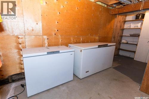 729 Saskatchewan Avenue, Kerrobert, SK - Indoor Photo Showing Laundry Room