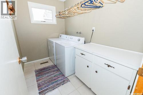 729 Saskatchewan Avenue, Kerrobert, SK - Indoor Photo Showing Laundry Room