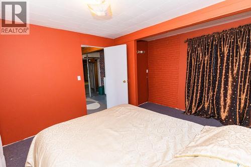 729 Saskatchewan Avenue, Kerrobert, SK - Indoor Photo Showing Bedroom