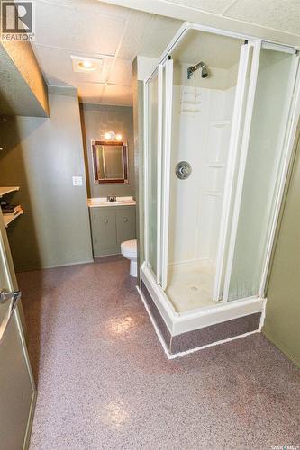 729 Saskatchewan Avenue, Kerrobert, SK - Indoor Photo Showing Bathroom