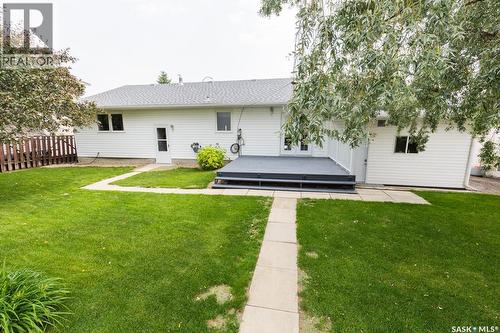 729 Saskatchewan Avenue, Kerrobert, SK - Outdoor