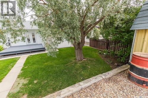 729 Saskatchewan Avenue, Kerrobert, SK - Outdoor