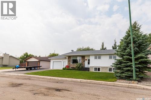729 Saskatchewan Avenue, Kerrobert, SK - Outdoor