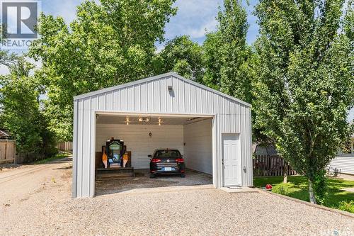 729 Saskatchewan Avenue, Kerrobert, SK - Outdoor