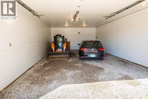 729 Saskatchewan Avenue, Kerrobert, SK - Indoor Photo Showing Garage