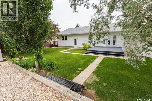 729 Saskatchewan Avenue, Kerrobert, SK - Outdoor