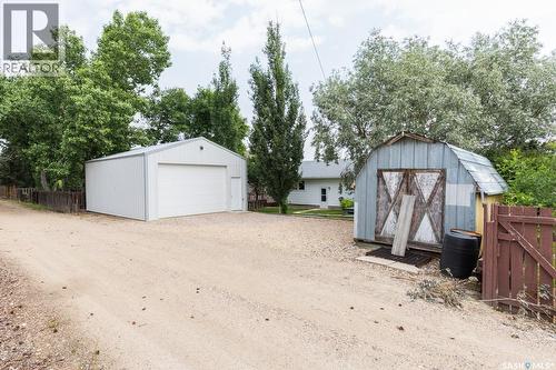 729 Saskatchewan Avenue, Kerrobert, SK - Outdoor