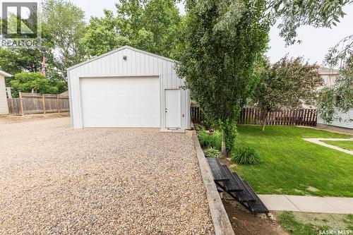 729 Saskatchewan Avenue, Kerrobert, SK - Outdoor