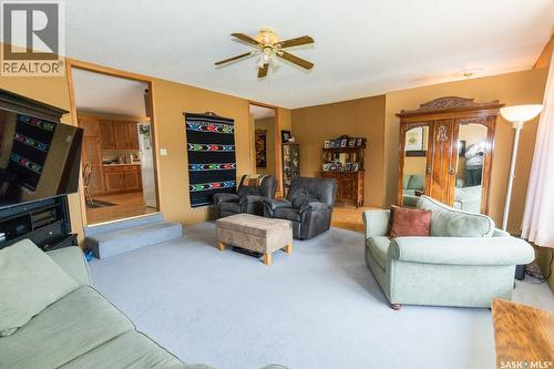 729 Saskatchewan Avenue, Kerrobert, SK - Indoor Photo Showing Living Room