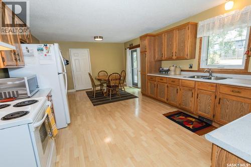 729 Saskatchewan Avenue, Kerrobert, SK - Indoor Photo Showing Kitchen With Double Sink