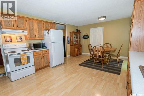 729 Saskatchewan Avenue, Kerrobert, SK - Indoor Photo Showing Kitchen