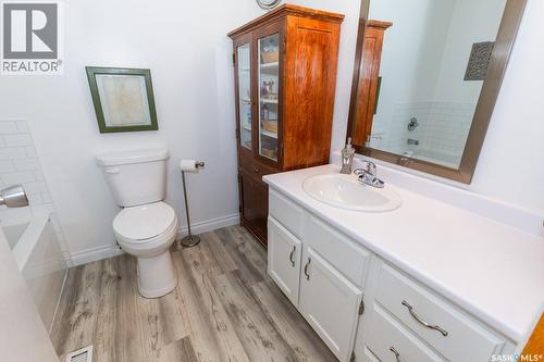 729 Saskatchewan Avenue, Kerrobert, SK - Indoor Photo Showing Bathroom