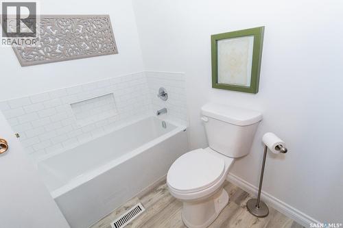 729 Saskatchewan Avenue, Kerrobert, SK - Indoor Photo Showing Bathroom