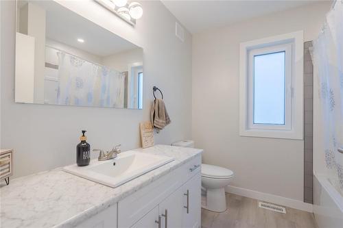 128 Parkside Crescent, Mitchell, MB 