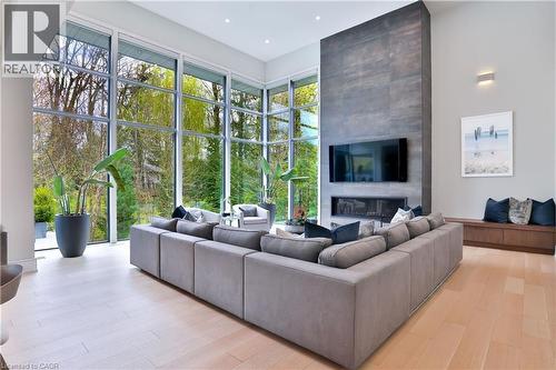 1102 Crestview Street, Oakville, ON 