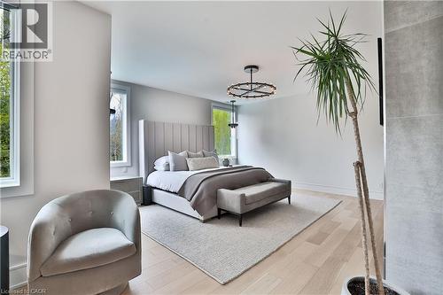 1102 Crestview Street, Oakville, ON 