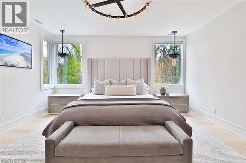 1102 Crestview Street, Oakville, ON 