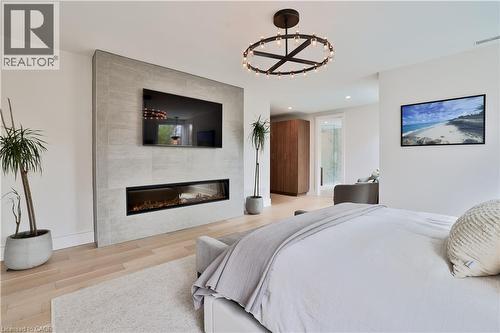 1102 Crestview Street, Oakville, ON 