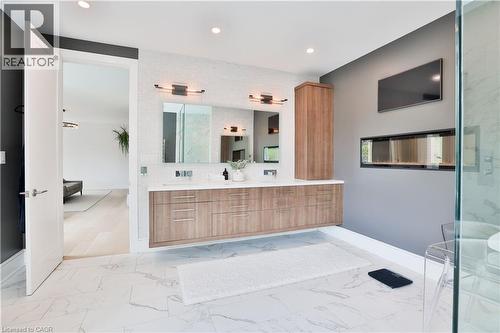 1102 Crestview Street, Oakville, ON 