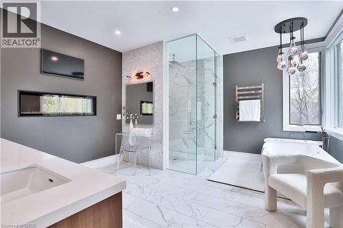 1102 Crestview Street, Oakville, ON 