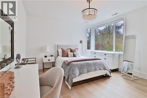1102 Crestview Street, Oakville, ON 