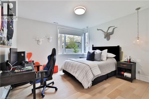 1102 Crestview Street, Oakville, ON 