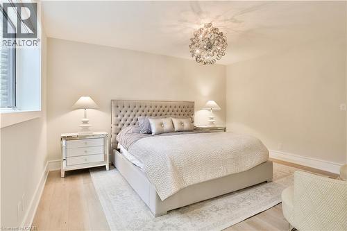 1102 Crestview Street, Oakville, ON 